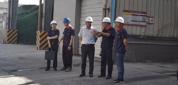 集團(tuán)公司黨委委員、股份公司黨委書記、總經(jīng)理蔣培進(jìn)到建材公司調(diào)...