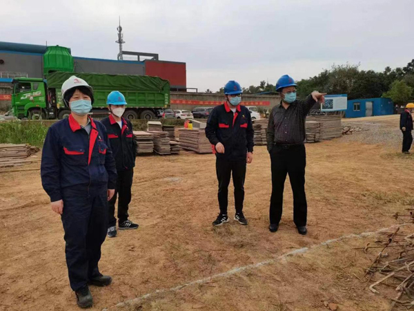 公司總經(jīng)理檢查指導(dǎo)公司產(chǎn)業(yè)升級(jí)基地項(xiàng)目建設(shè)工作 公司總經(jīng)理檢查指導(dǎo)公司產(chǎn)業(yè)升級(jí)基地項(xiàng)目建設(shè)工作