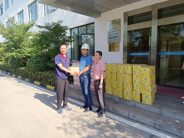 公司副總經(jīng)理到建材公司高溫慰問 公司副總經(jīng)理到建材公司高溫慰問