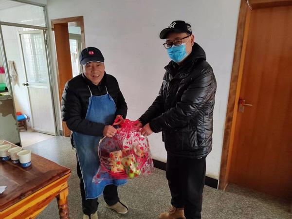 公司節(jié)前慰問(wèn)海外職工家屬 公司節(jié)前慰問(wèn)海外職工家屬